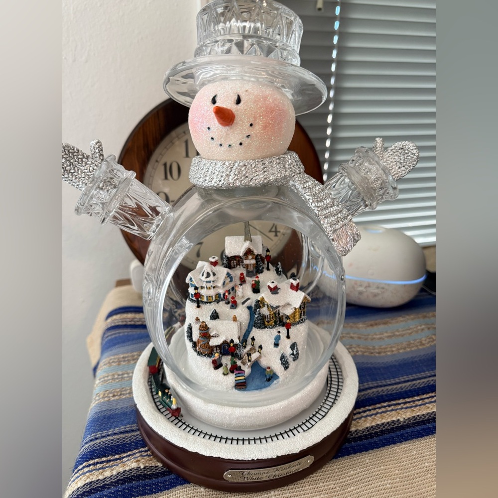 2007 Thomas Kinkade White Crystal Christmas Snowman Moving Train Bradford Exchan